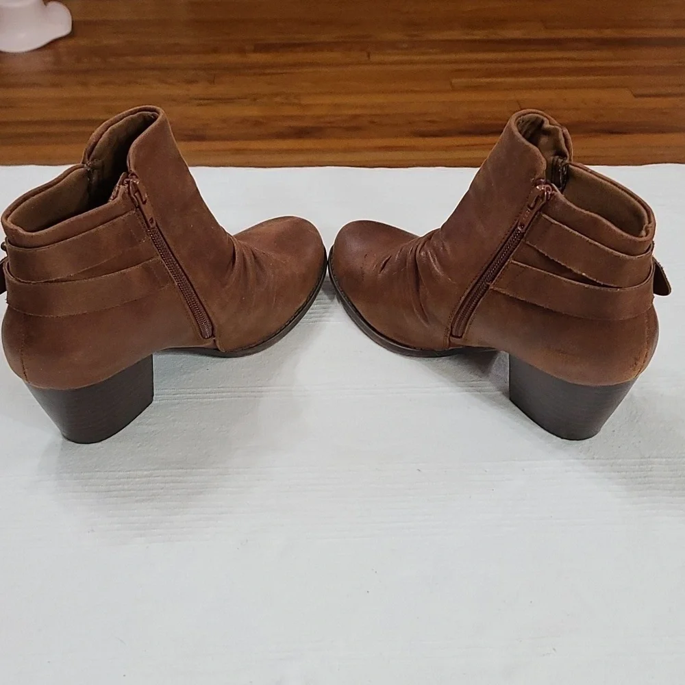 Wear Ever Womens Ankle Booties Brown Faux Lether Heeled Zips Buckles Sz 8.5 EUC‎